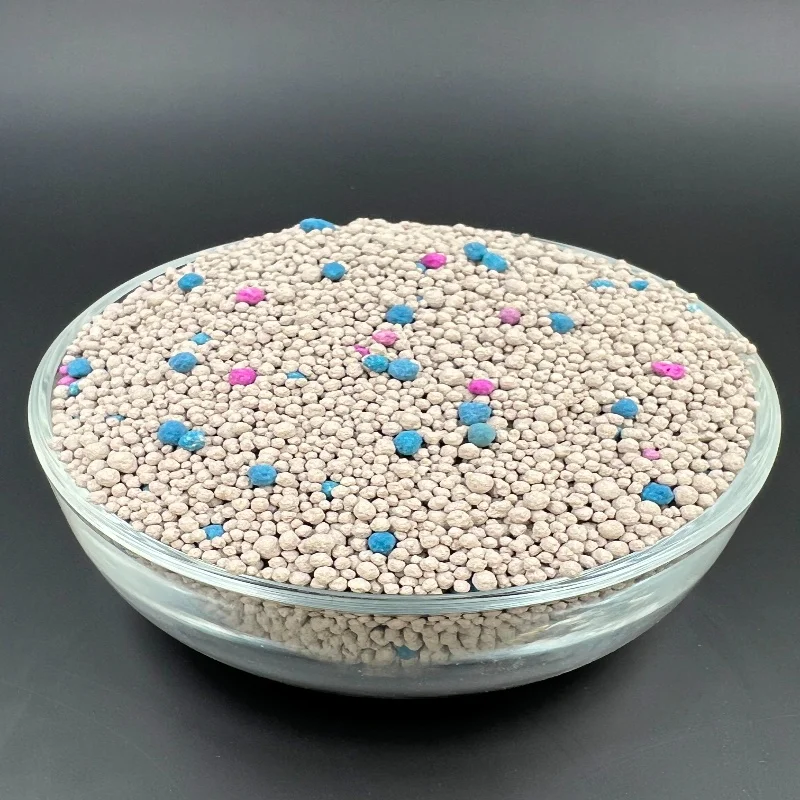 bentonite cat litter in glass bowl